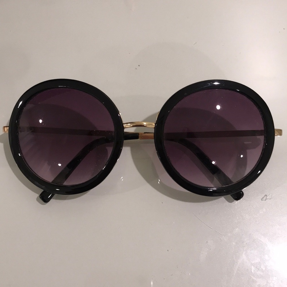 LC Lauren Conrad Black Round Black Sunglasses